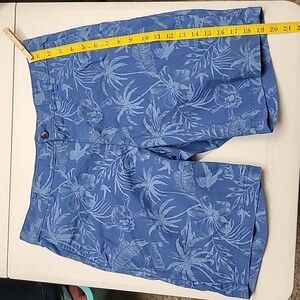 Men's Izod shorts size 34.